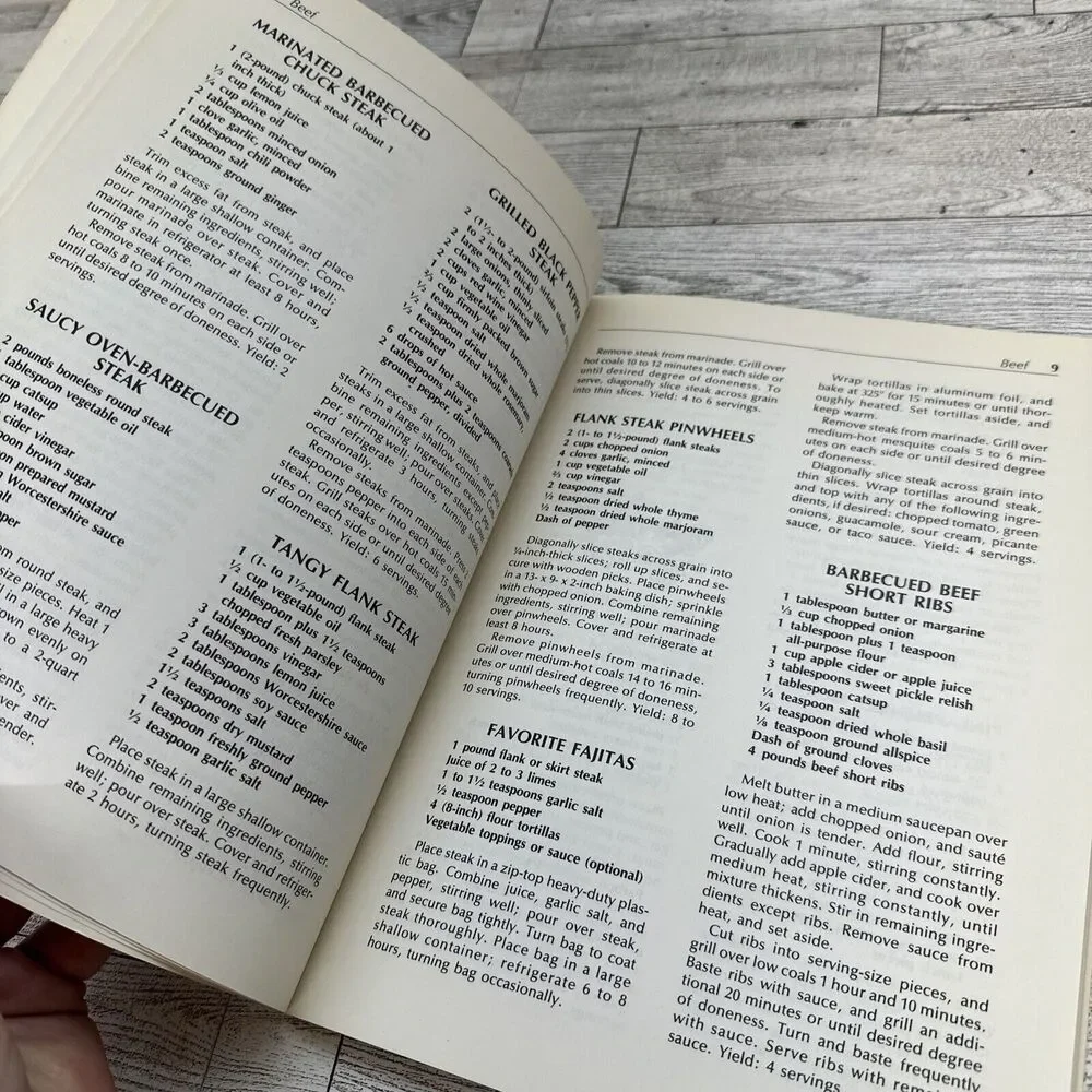 The Barbecue Cookbook By Oxmoor House - Paperback Recipes‎ BBQ 1988 Vintage